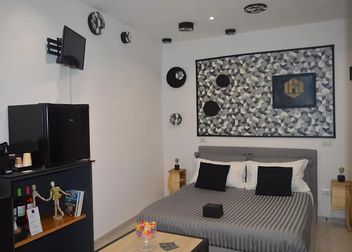 Geometric Art Home Bari
